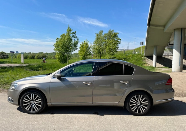 Volkswagen Passat cena 42000 przebieg: 240254, rok produkcji 2012 z Warszawa małe 436